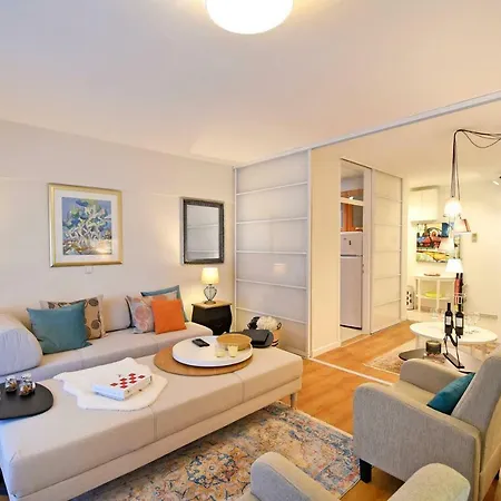 Henne Apartment *